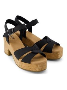 TOMS Skórzane sandały w kolorze czarnym na obcasie rozmiar: 39. Czarne sandały Toms, bez wzorów, z otwartym noskiem, bez obcasa, na koturnie, bez zapięcia. Za 179,95 zł.