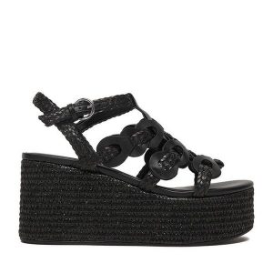 Sandały Badura. Czarne sandały Badura, bez wzorów, bez obcasa, bez zapięcia. Za 379,99 zł.