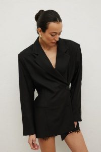 Klasyczna marynarka w kolorze BLACK- GRACE. Czarne marynarki i żakiety Marsala, m, bez wzorów, z poliesteru, eleganckie. Za 469,90 zł.