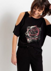 Bluzka z wiskozy z odkrytymi ramionami. Czarne bluzki bonprix, bez wzorów, z wiskozy, eleganckie, bez kołnierzyka, bez ramiączek. Za 69,99 zł.