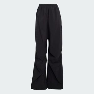 Płócienne spodnie City Tech Parachute. Czarne spodnie dresowe ADIDAS, bez wzorów. Za 259,00 zł.