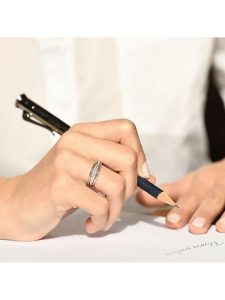 CARATELLI Złoty pierścionek "Malia" z diamentami rozmiar: 54. Szare pierścionki CARATELLI, z diamentem, złote. Za 1 504,79 zł.