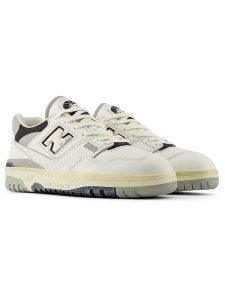 New Balance Skórzane sneakersy "550" w kolorze kremowo-szarym rozmiar: 41,5. Brązowe trampki New Balance, bez wzorów, bez zapięcia. Za 426,06 zł.