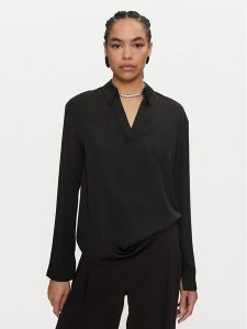 Calvin Klein Bluzka K20K208000 Czarny Regular Fit. Czarne bluzki Calvin Klein, bez wzorów, z syntetyku, bez kołnierzyka, bez ramiączek. Za 289,99 zł.