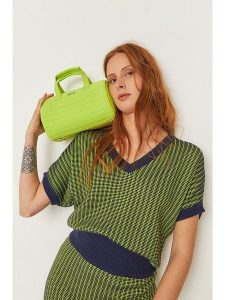 SKFK Torebka "Beuda" w kolorze jasnozielonym rozmiar: onesize. Zielone torebki klasyczne SKFK, bez wzorów, z materiału, przez ramię, pikowane, bez dodatków. Za 208,99 zł.