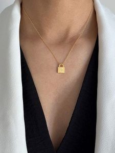 Les Favorites Pozłacany naszyjnik z zawieszką - dł. 40 cm rozmiar: onesize. Żółte naszyjniki Les Favorites, z cyrkonią, pozłacane. Za 173,99 zł.