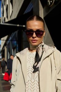 Apaszka czarna. Czarne apaszki i chusty MOODO, bez wzorów, z poliesteru. Za 34,99 zł.