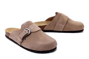 DR. BRINKMANN 600086-08 beige, klapki profilaktyczne damskie. Brązowe klapki Dr. Brinkmann, bez wzorów, ze skóry, bez obcasa. Za 274,90 zł.