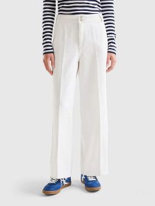 Benetton Dżinsy - Relaxed fit - w kolorze białym rozmiar: 32. Białe jeansy Benetton, bez wzorów, z bawełny, z podwyższonym stanem. Za 79,03 zł.