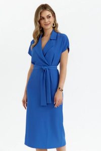 Elegancka sukienka ołówkowa z kołnierzem niebieska. Niebieskie sukienki Sukienki.shop, do pracy, l, bez wzorów, z elastanu, biznesowe, bez kołnierzyka, bez ramiączek, midi, dopasowane. Za 349,00 zł.