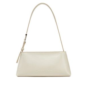 Torebka Calvin Klein. Torebki klasyczne Calvin Klein, bez wzorów, bez dodatków. Za 309,99 zł.