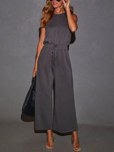 Milan Kiss Kombinezon w kolorze antracytowym rozmiar: S. Czarne kombinezony Milan Kiss, s, bez wzorów, bez kołnierzyka, bez ramiączek. Za 195,99 zł.