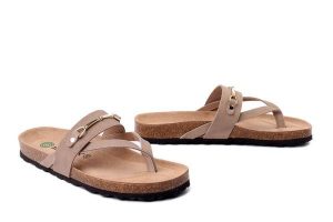 DR. BRINKMANN 700863-08 beige, klapki japonki damskie. Brązowe klapki Dr. Brinkmann, bez wzorów, ze skóry, bez obcasa. Za 214,90 zł.