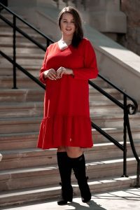Czerwona sukienka Alicja z falbanką XXL OVERSIZE WIOSNA. Czerwone sukienki Moda Size Plus Iwanek, na co dzień, na jesień, s, bez wzorów, z bawełny, bez kołnierzyka, bez ramiączek, mini, oversize. W wyprzedaży za 159,90 zł.