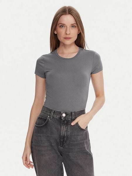 Gina Tricot T-Shirt 21287 Szary Slim Fit. Szare t-shirty Gina Tricot, xl, bez wzorów, z wiskozy, bez kołnierzyka, bez ramiączek. Za 49,99 zł.