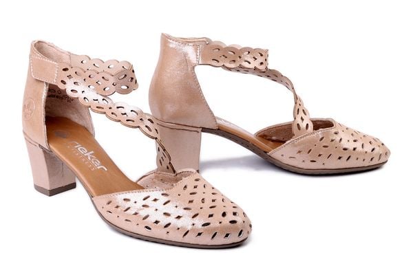 RIEKER 41055-62 beige, sandały damskie. Brązowe sandały Rieker, w ażurowe wzory, bez obcasa, na obcasie, bez zapięcia. Za 319,90 zł.