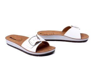 INBLU CP-55 001 biały, klapki damskie. Białe klapki Inblu, bez wzorów, bez obcasa. Za 77,99 zł.