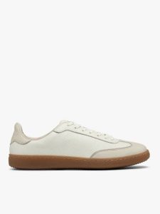 Kremowe półbuty w stylu sportowym na płaskim beżowym spodzie. Brązowe półbuty Ryłko, bez wzorów, ze skóry, z okrągłym noskiem, bez obcasa, na płaskiej podeszwie, bez zapięcia. W wyprzedaży za 329,99 zł.