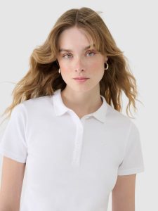 4F Koszulka polo slim damska - biała XL. Białe bluzki 4f, xl, bez wzorów, z bawełny, klasyczne, bez kołnierzyka, bez ramiączek. Za 89,99 zł.