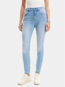 Desigual Jeansy Delaware 24SWDD26 Błękitny Slim Fit. Niebieskie jeansy Desigual, bez wzorów, z bawełny. Za 429,99 zł.