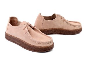 ARTIKER RELAKS 58C2629 beżowy, półbuty damskie. Brązowe półbuty Artiker Relaks, bez wzorów, ze skóry, bez obcasa, bez zapięcia. Za 279,90 zł.