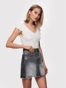 ONLY Bluzka Belia 15227187 Biały Regular Fit. Białe bluzki ONLY, xs, bez wzorów, z wiskozy, bez kołnierzyka, bez ramiączek. Za 59,99 zł.