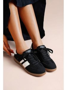 Foreverfolie Sneakersy w kolorze czarno-białym rozmiar: 36. Białe trampki Foreverfolie, bez wzorów, bez zapięcia. Za 100,99 zł.