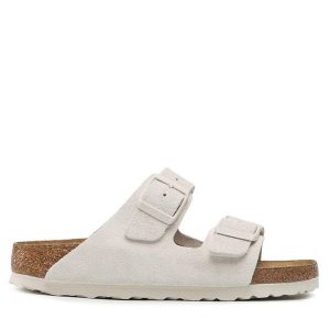 Klapki Birkenstock. Brązowe klapki Birkenstock, bez wzorów, bez obcasa. Za 419,99 zł.