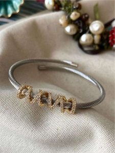 Luseera Bransoletka rozmiar: onesize. Szare bransoletki Luseera, ze stali. Za 43,99 zł.