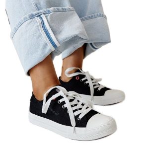 Czarne materiałowe damskie trampki Cross Jeans. Czarne trampki bez wzorów, z jeansu, bez zapięcia. Za 124,54 zł.