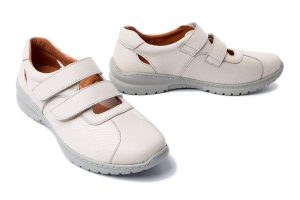 COMFORTABEL 940341-08 beige, półbuty damskie. Brązowe półbuty Comfortabel, bez wzorów, bez obcasa, bez zapięcia. Za 276,43 zł.