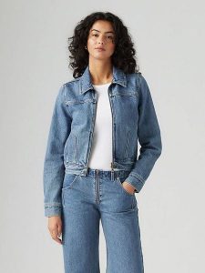 Levi's Kurtka dżinsowa w kolorze niebieskim rozmiar: XS. Niebieskie kurtki Levi's®, s, z aplikacjami, z bawełny, bez kaptura. Za 171,28 zł.