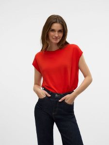 Vero Moda Koszulka w kolorze czerwonym rozmiar: M. Czerwone bluzki Vero Moda, m, bez wzorów, bez kołnierzyka, bez ramiączek. Za 48,28 zł.