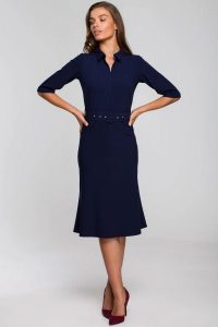 Elegancka sukienka koszulowa z kołnierzykiem paskiem granat. Sukienki Stylove, do pracy, l, bez wzorów, z materiału, biznesowe, bez kołnierzyka, bez ramiączek, maxi, koszulowe. Za 329,00 zł.
