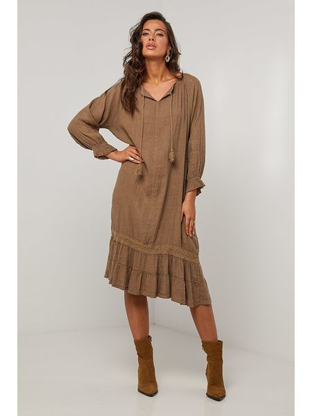 Le Monde du Lin Lniana sukienka w kolorze brązowym rozmiar: 40/42. Brązowe sukienki Le Monde du Lin, na co dzień, bez wzorów, ze lnu, klasyczne, bez kołnierzyka, bez ramiączek, midi, proste. Za 157,35 zł.