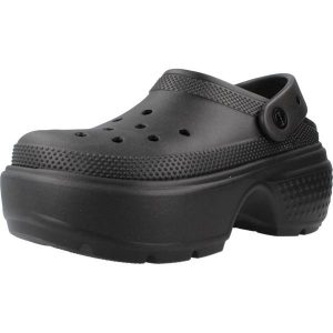 Klapki Crocs Model Stomp Clog Kolor Czarny. Czarne klapki Crocs, bez wzorów, z gumy, bez obcasa. Za 384,00 zł.