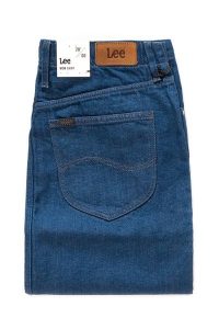 SPÓDNICA JEANSOWA LEE MOM SKIRT RINSE L38MRE36 112108265. Niebieskie spódnice Lee, l, bez wzorów, z jeansu. Za 159,99 zł.