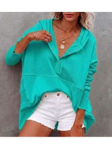 Milan Kiss Bluza w kolorze turkusowym rozmiar: M. Niebieskie bluzy Milan Kiss, m, bez wzorów, z kapturem. Za 169,95 zł.