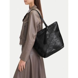 Torebka Lasocki. Czarne shopper bag Lasocki, bez wzorów, bez dodatków. Za 189,99 zł.