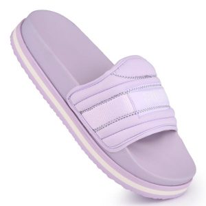 Klapki basenowe damskie Fila MORRO ZEPPA LOUNGE SLIPPER WMN. Fioletowe klapki Fila, bez wzorów, bez obcasa. W wyprzedaży za 109,00 zł.
