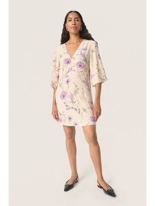 Soaked in Luxury Sukienka w kolorze kremowo-fioletowym rozmiar: XL. Brązowe sukienki Soaked in Luxury, na co dzień, s, bez wzorów, z wiskozy, klasyczne, bez kołnierzyka, bez ramiączek, mini, proste. Za 165,99 zł.