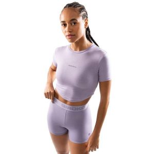 Damska koszulka treningowa crop top z krótkim rękawem Fitness Siroko Harmony. Fioletowe koszulki sportowe SIROKO, bez wzorów, z tkaniny, bez ramiączek, na fitness i siłownię. W wyprzedaży za 109,95 zł.