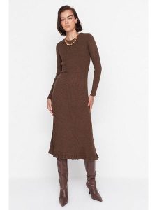 Trendyol Sukienka dzianinowa w kolorze brązowym rozmiar: S. Brązowe sukienki Trendyol, s, bez wzorów, z dzianiny, bez kołnierzyka, bez ramiączek, midi. Za 74,63 zł.
