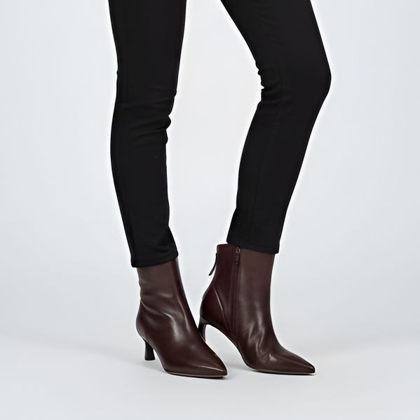 Botki damskie S. Barski, eleganckie na szpilce z noskiem w szpic skórzane licowe i na zamek, bordowe, CR52-661. Czerwone botki S.BARSKI, bez wzorów, ze skóry, bez obcasa, na obcasie, bez zapięcia. Za 439,00 zł.