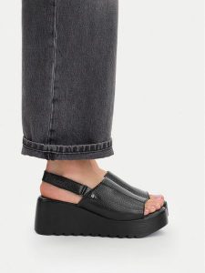 G-Star Raw Sandały CEO-WI16-14944-01 Czarny. Czarne sandały G-Star, bez wzorów, ze skóry, bez obcasa, na koturnie, bez zapięcia. Za 259,99 zł.