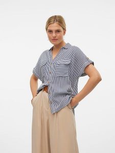 Vero Moda Bluzka w kolorze granatowym rozmiar: XS. Niebieskie bluzki Vero Moda, s, bez wzorów, z wiskozy, klasyczne, bez kołnierzyka, bez ramiączek. Za 70,24 zł.