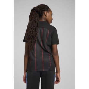 Młodzieżowa koszulka przedmeczowa AC Milan PUMA Black For All Time Red. Czarna bluzki Puma, l, bez wzorów, młodzieżowe, bez kołnierzyka, bez ramiączek. W wyprzedaży za 174,00 zł.