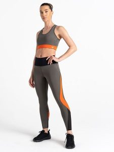 Dare 2b Legginsy sportowe "Move" w kolorze khaki rozmiar: 46. Brązowe legginsy Dare 2b, bez wzorów, z materiału. Za 96,14 zł.