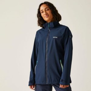 Kurtka turystyczna przeciwdeszczowa damska Bosfield wodoodporna. Niebieskie kurtki Regatta, bez wzorów, z materiału, bez kaptura. Za 209,99 zł.