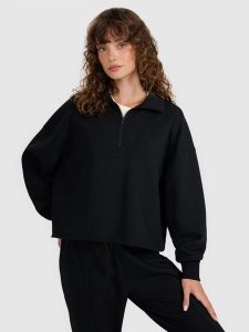 4F Bluza dresowa nierozpinana bez kaptura damska - czarna M. Czarne bluzy 4f, m, bez wzorów, z bawełny, bez kaptura. W wyprzedaży za 149,99 zł.